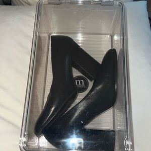 GUCCI heels, size 6 narrow us size , black leather inner & outer sole